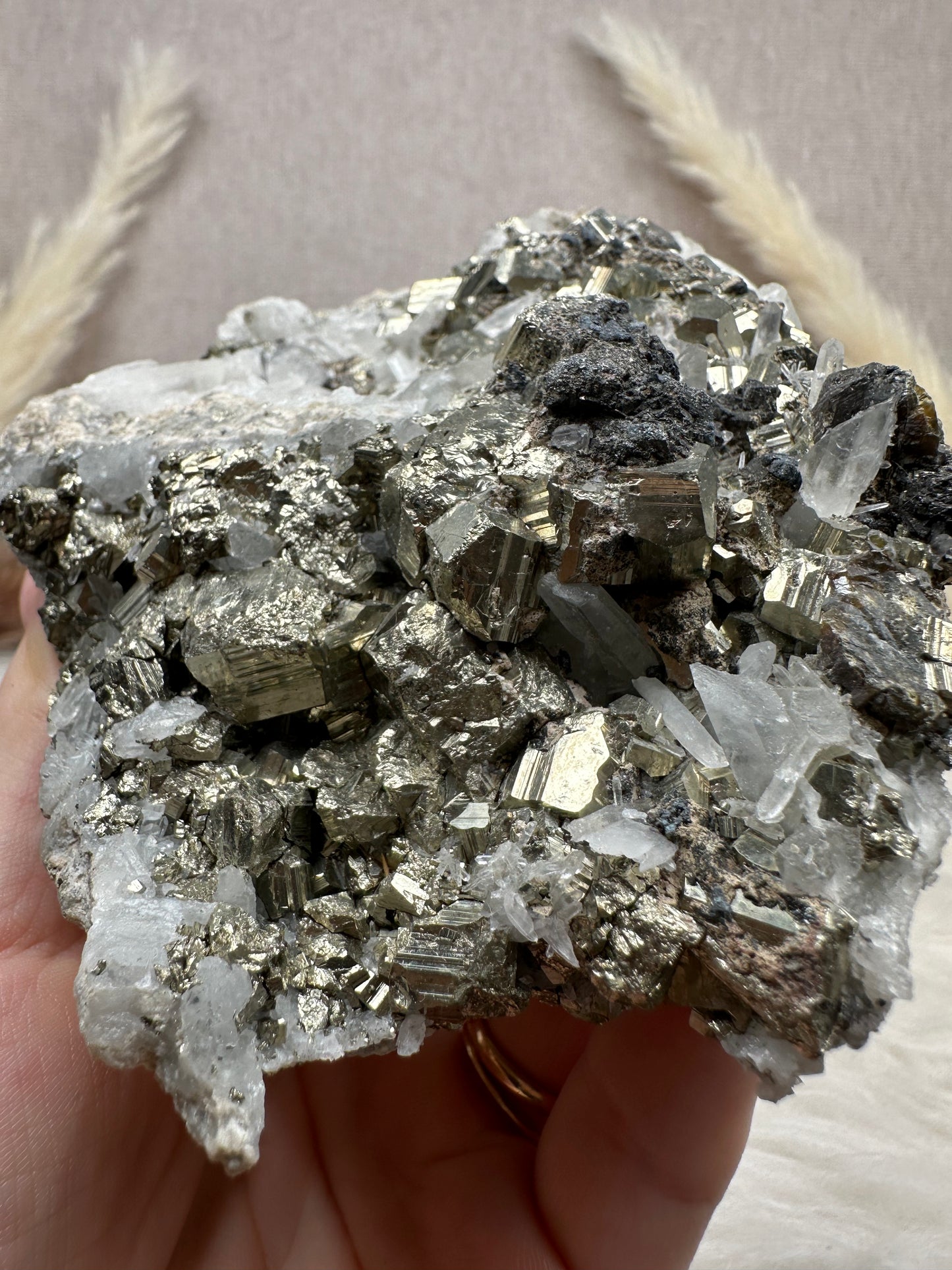 Quarz mit Pyrit Cluster (2)