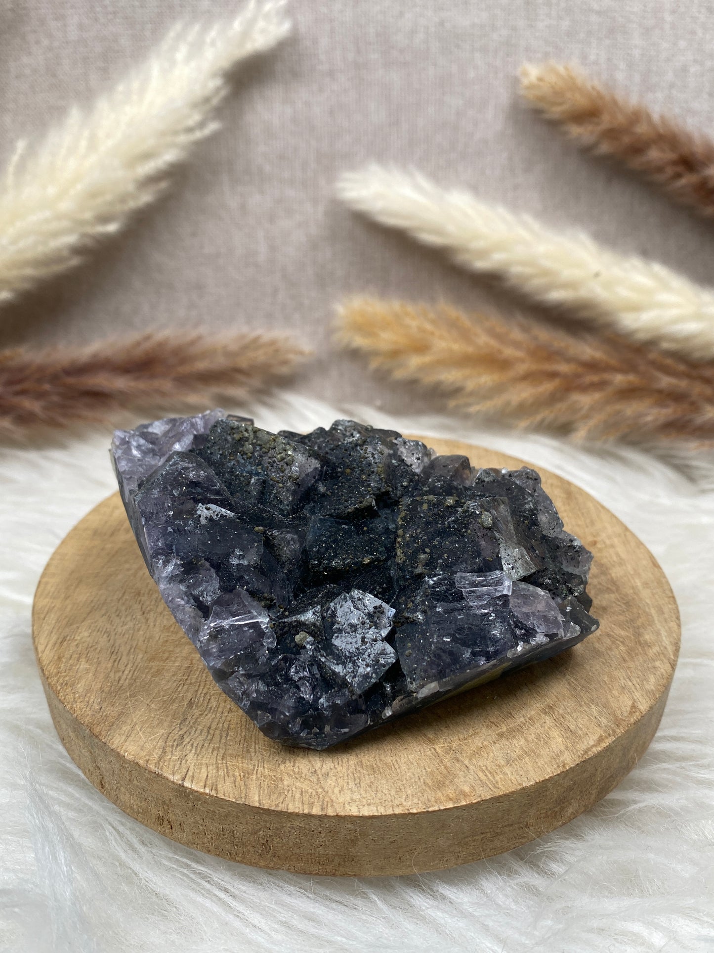 Fluorit mit Pyrit Cluster (5)