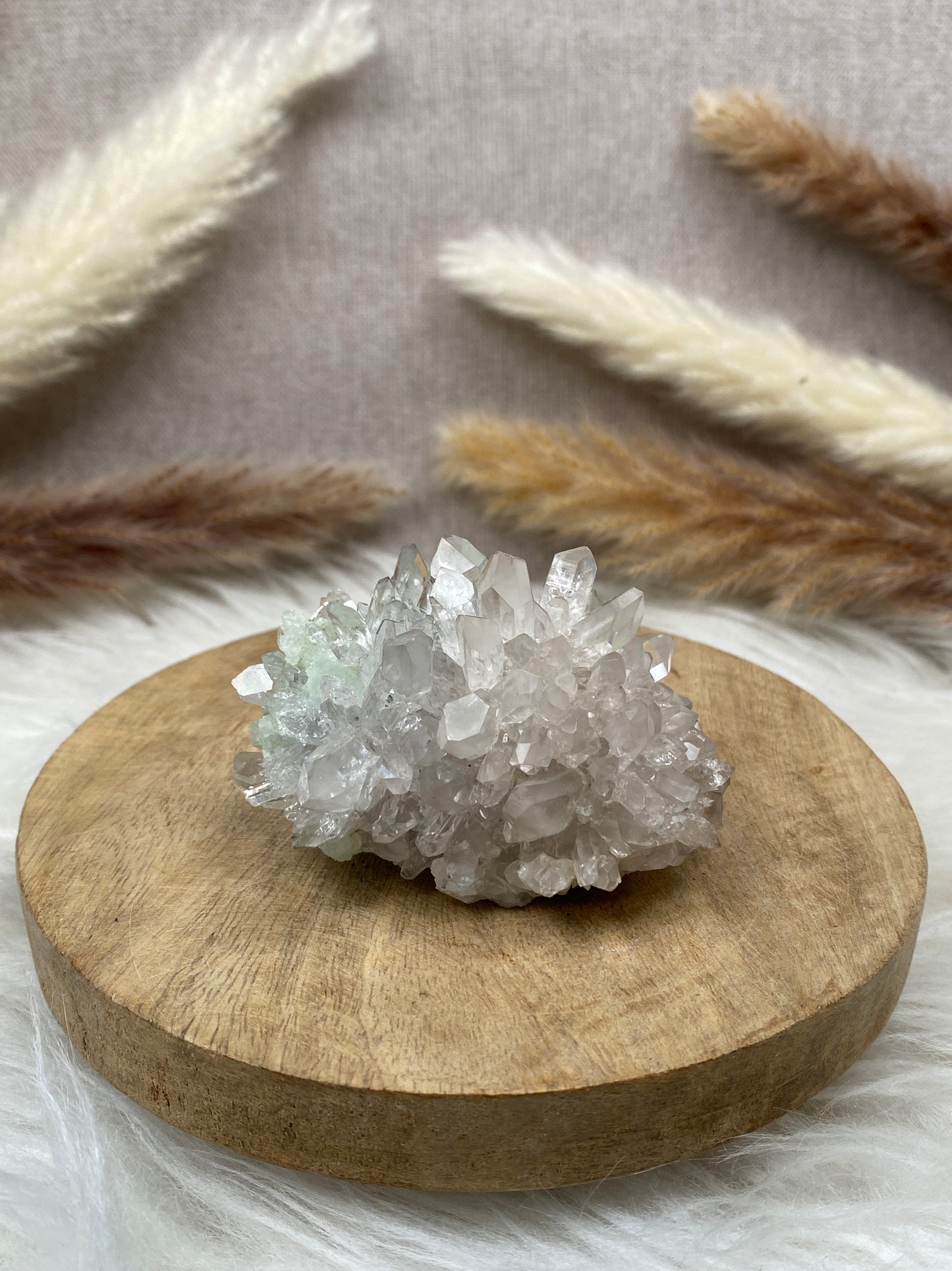 Prehnit auf Quarz Cluster (3)