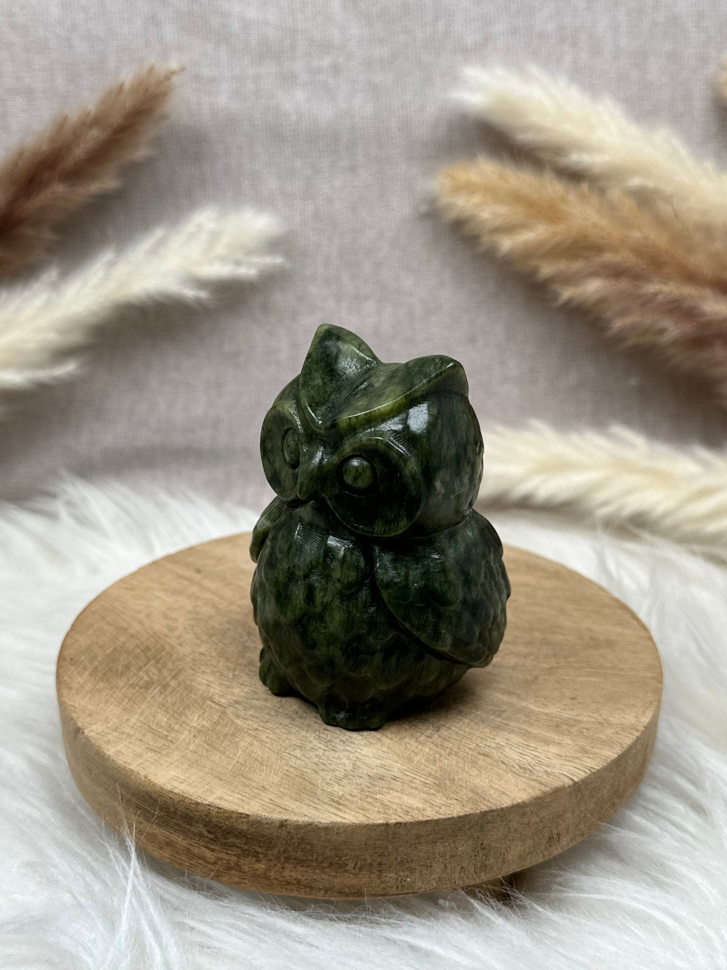 Nephrit-Jade Eulen Carvings