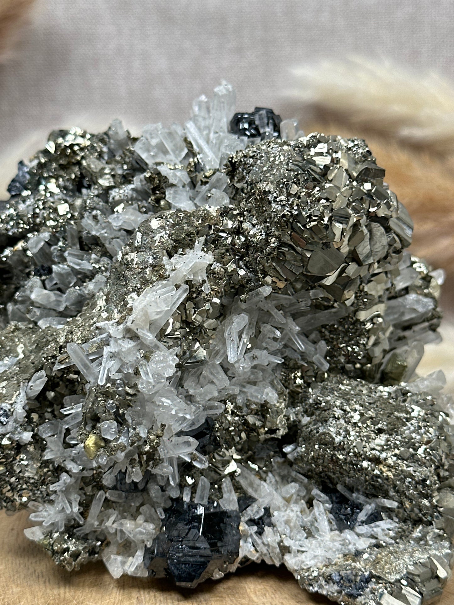 Pyrit mit Sphalerit & Quarz Cluster (1)