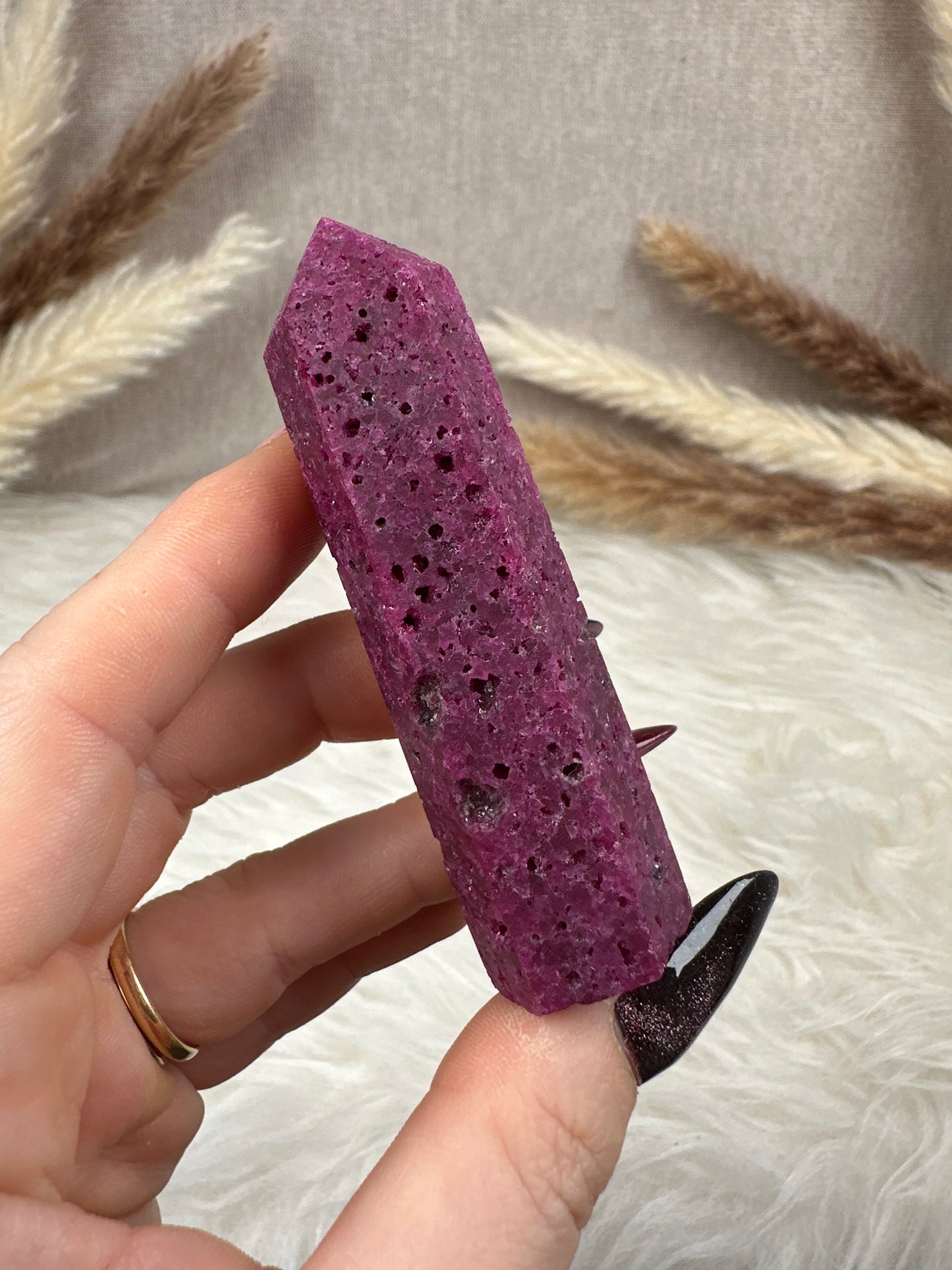 Honigwabenrubin Turm (synthetisch)