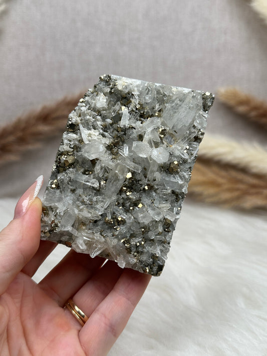 Quarz mit Pyrit Cluster (1)