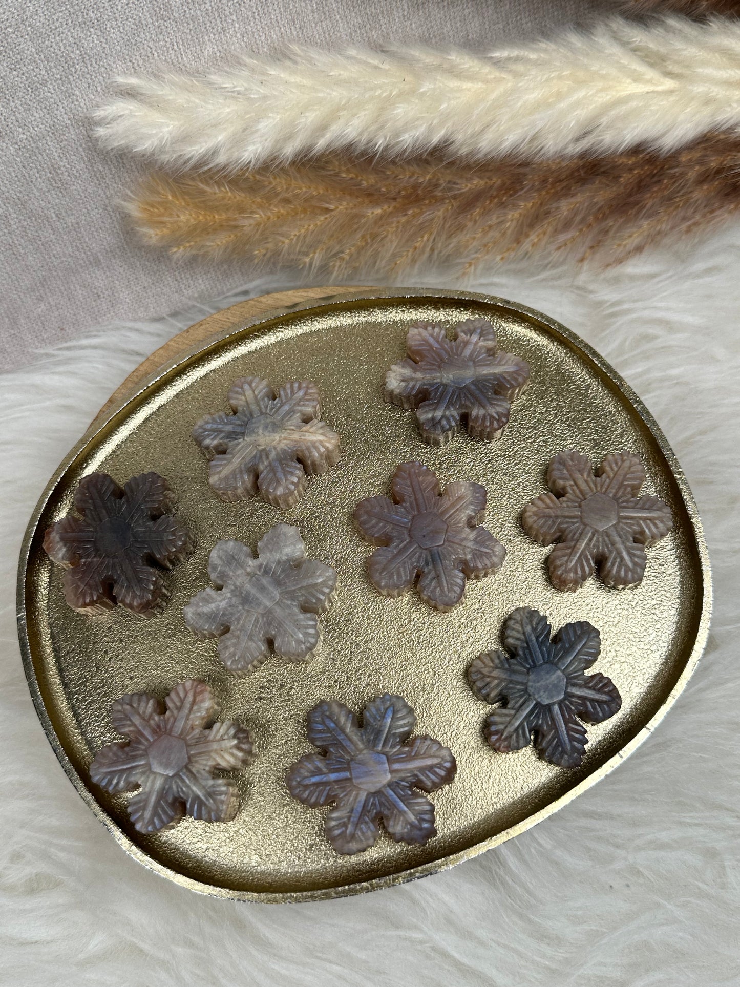 Mondstein Schneeflocken Carvings