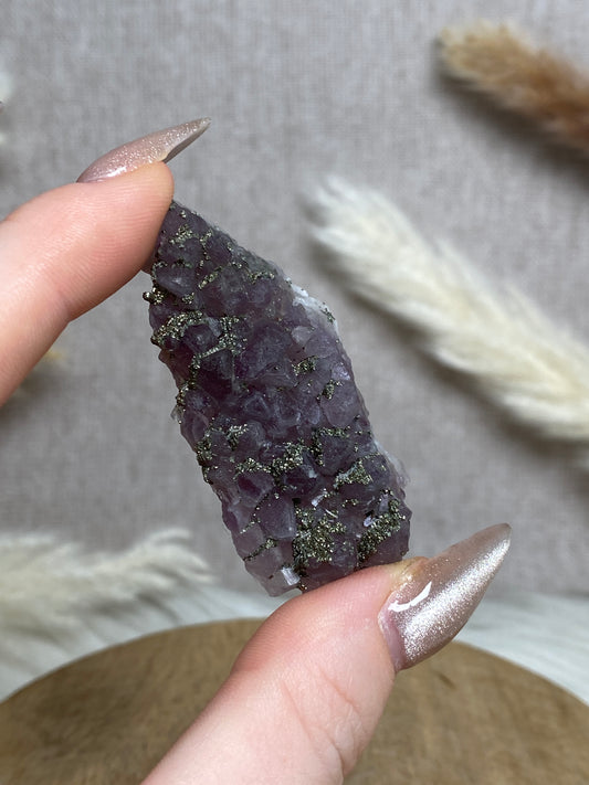 Amethyst mit Pyrit Cluster (3)