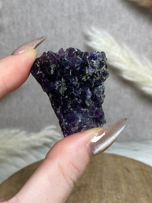 Amethyst mit Pyrit Cluster (4)