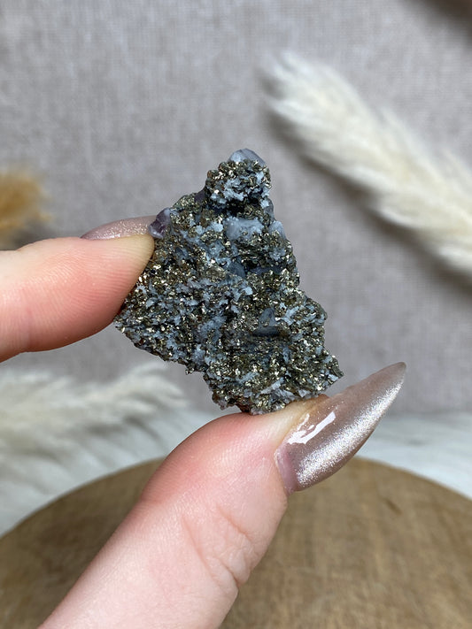 Amethyst mit Pyrit Cluster (5)