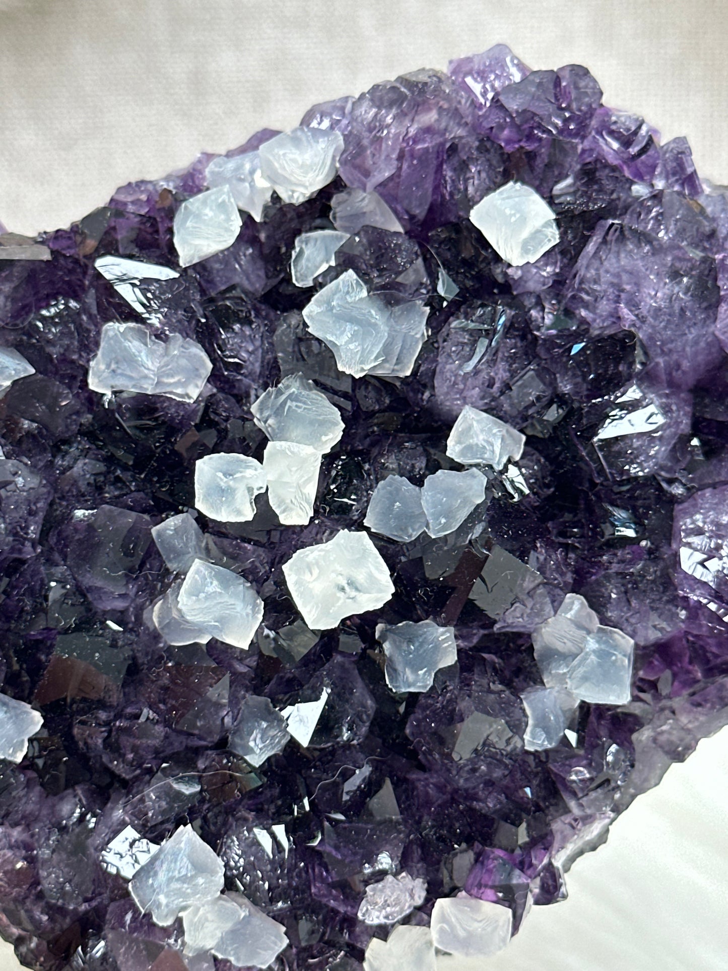 Amethyst mit Calcit Cluster (3)