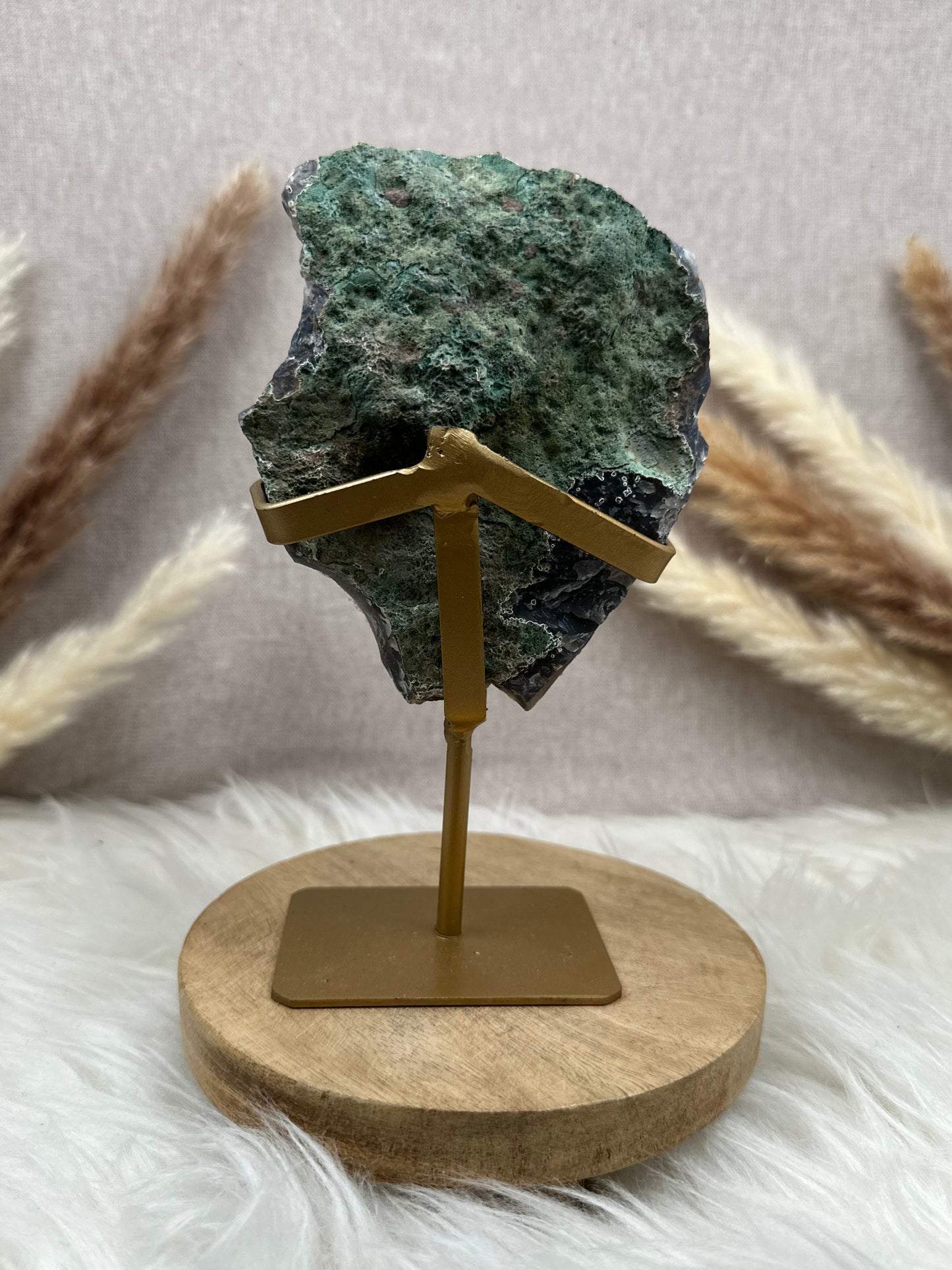 Bunter Amethyst auf Ständer