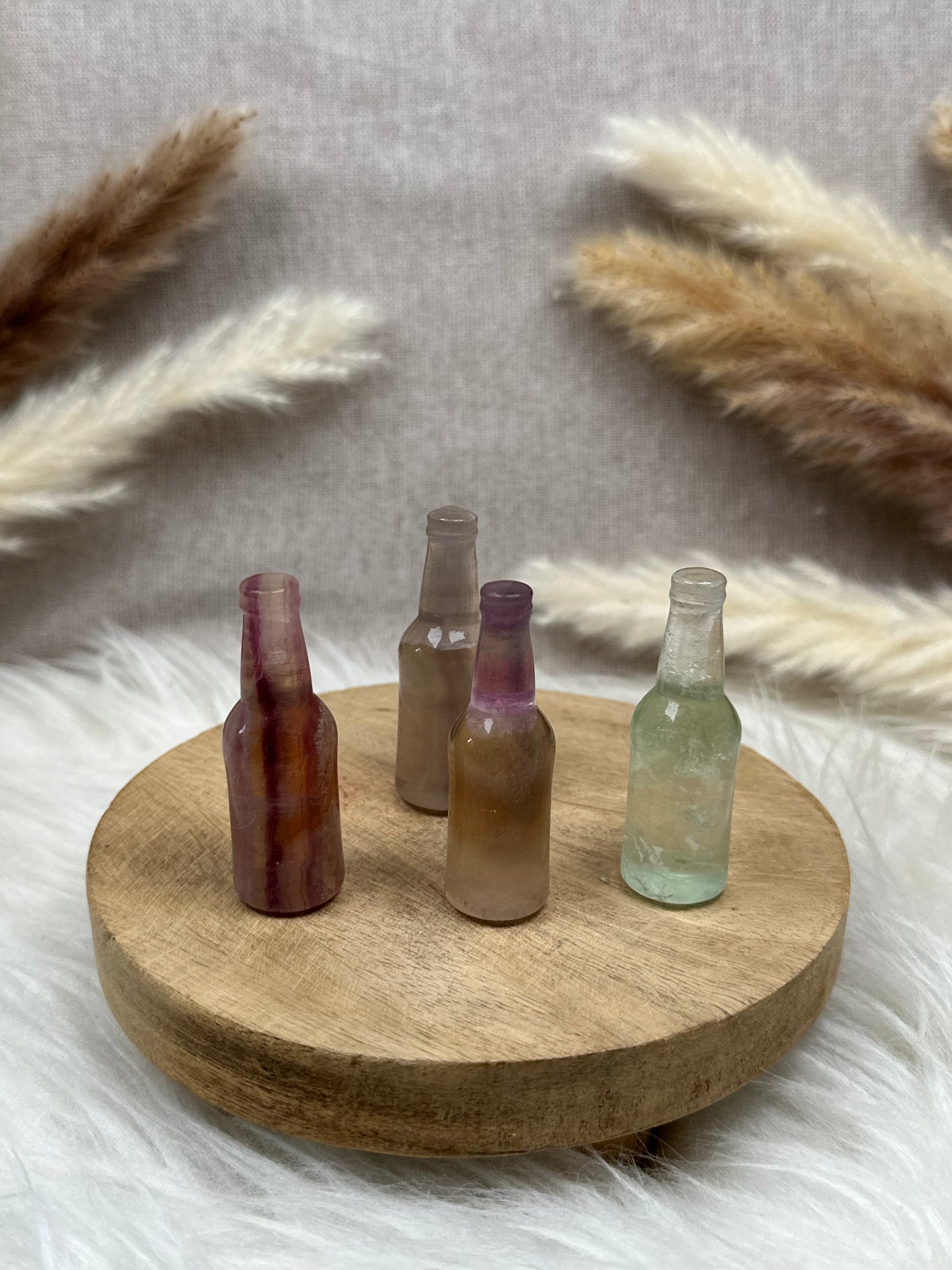 Bunte Fluorit Flaschen Carvings