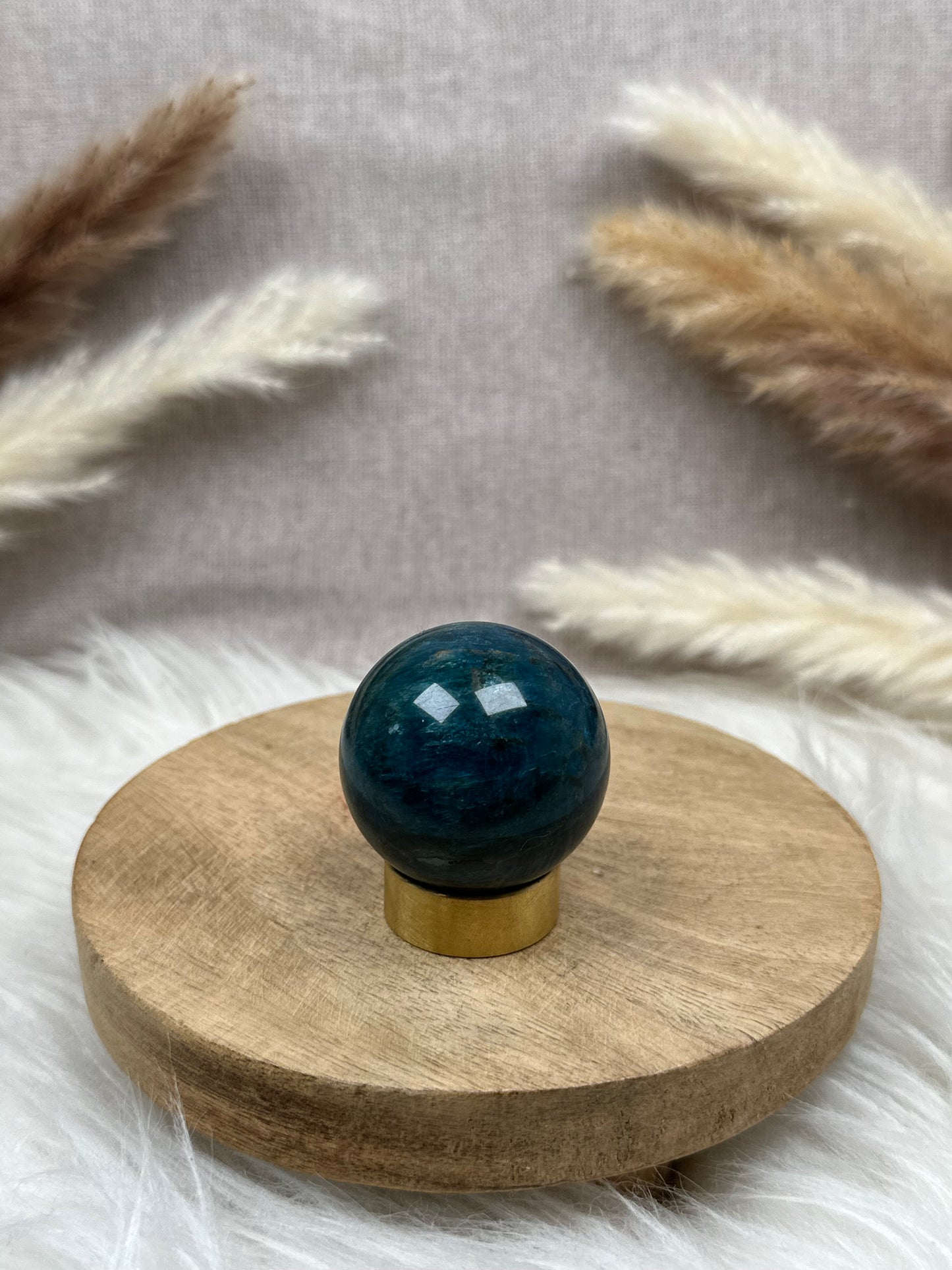 Blaue Apatit Kugel (1)