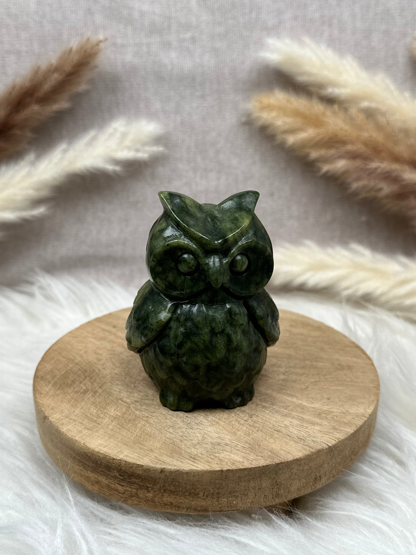 Nephrit-Jade Eulen Carvings