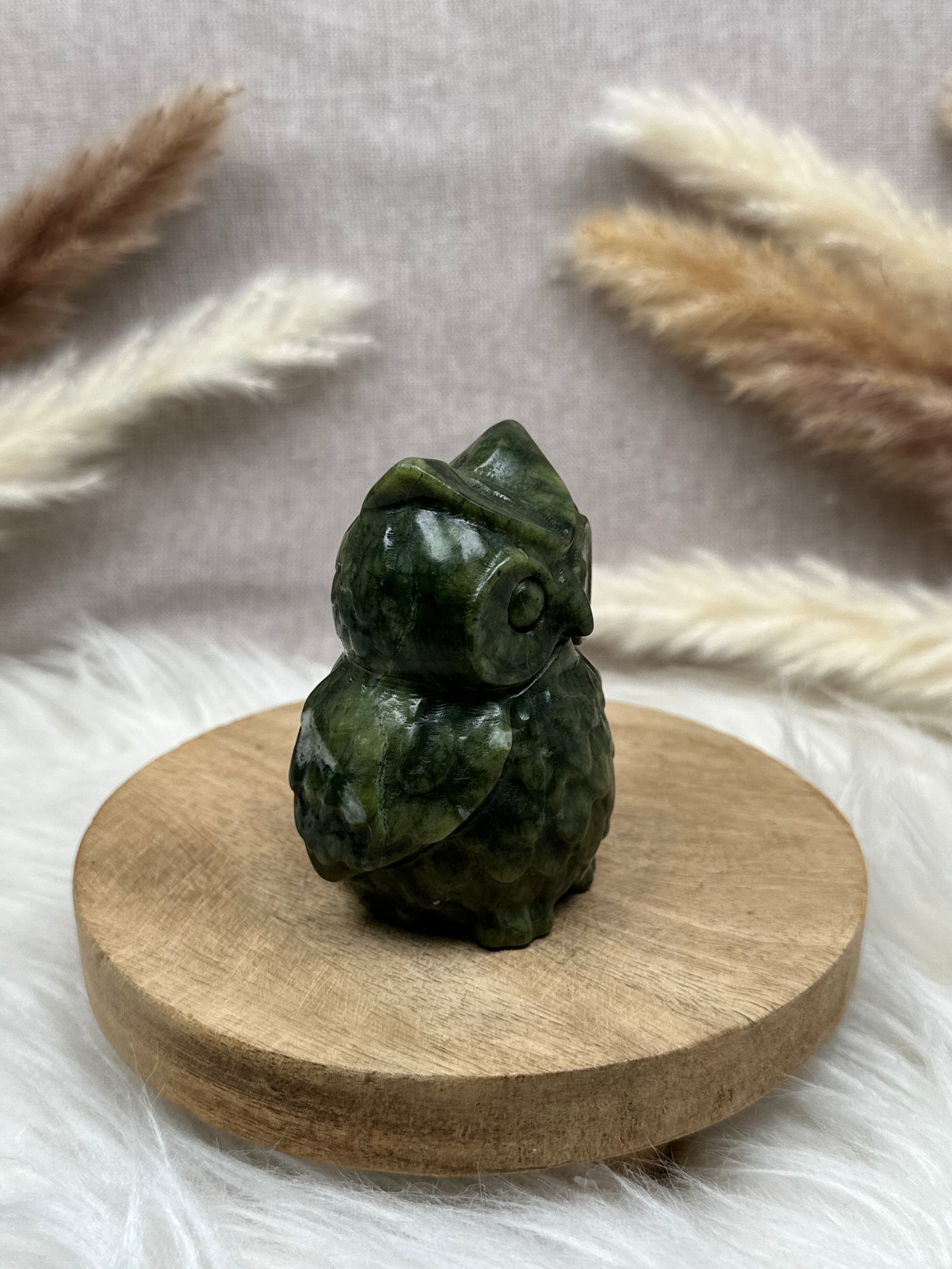 Nephrit-Jade Eulen Carvings