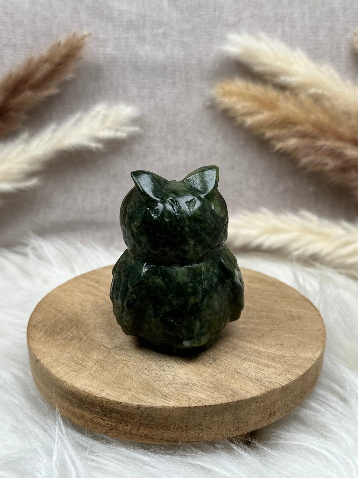 Nephrit-Jade Eulen Carvings
