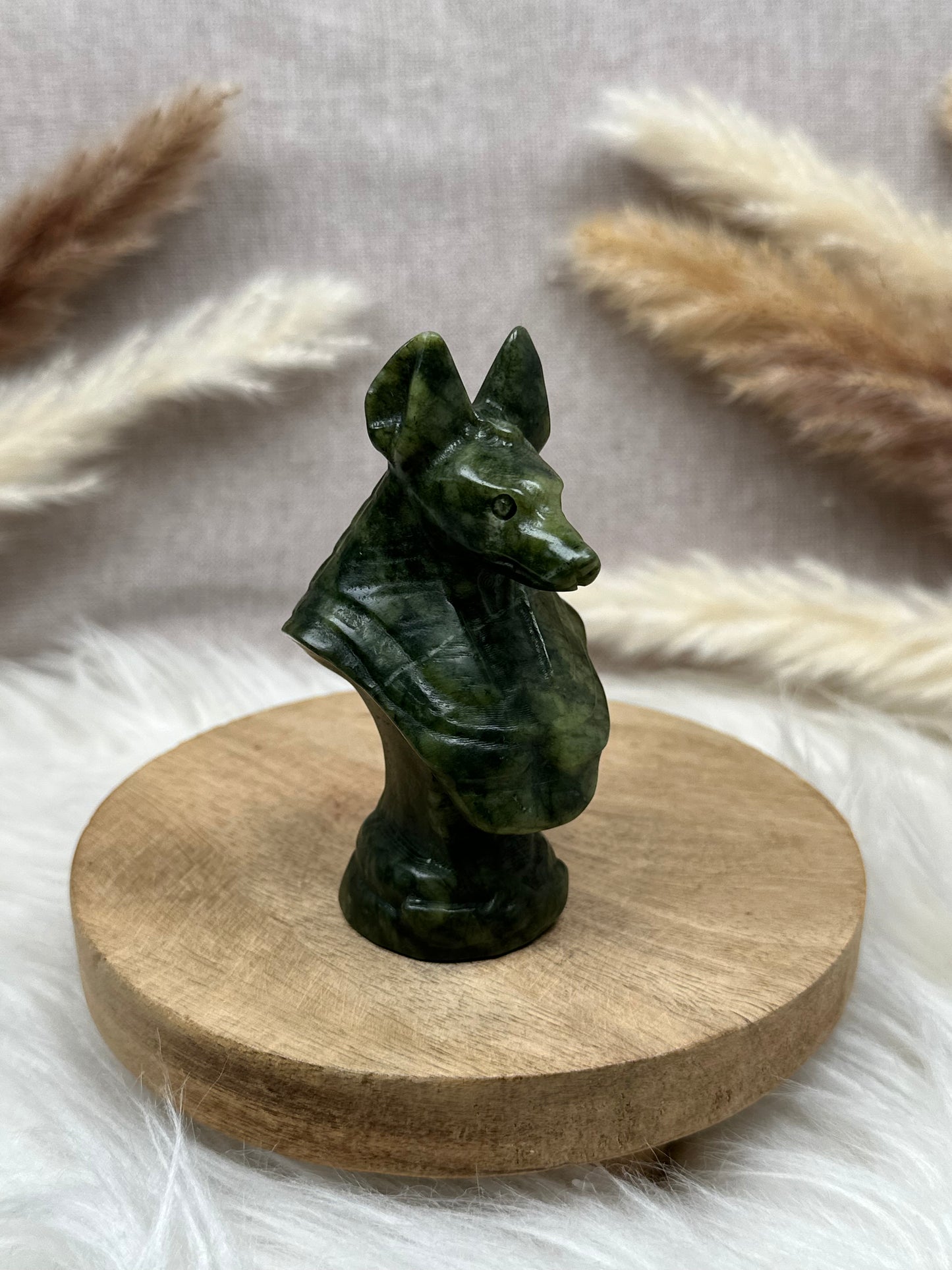 Nephrit-Jade Anubis Carvings