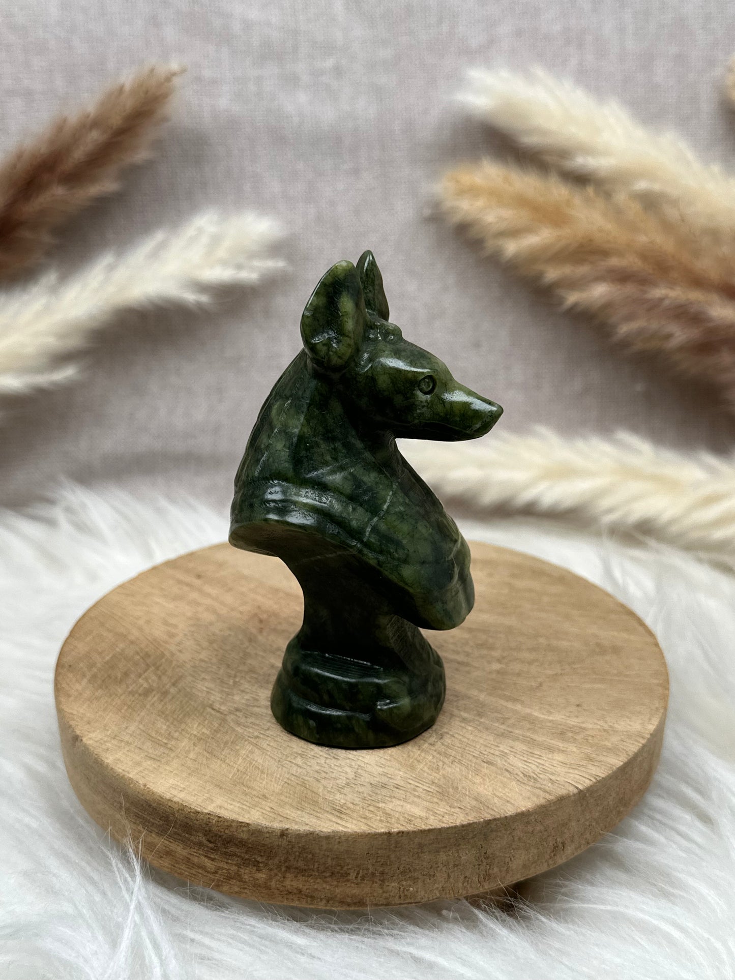 Nephrit-Jade Anubis Carvings