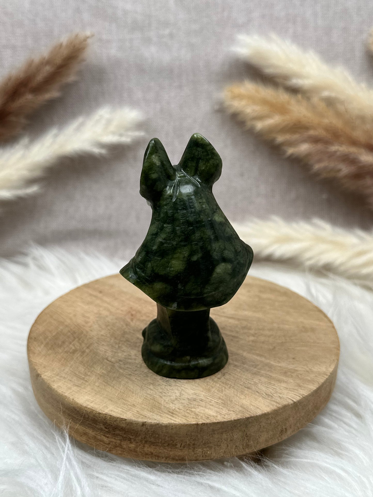Nephrit-Jade Anubis Carvings