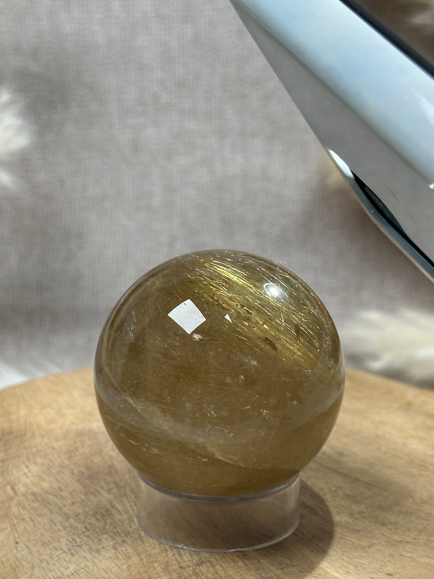 Goldene Rutilquarz Kugel