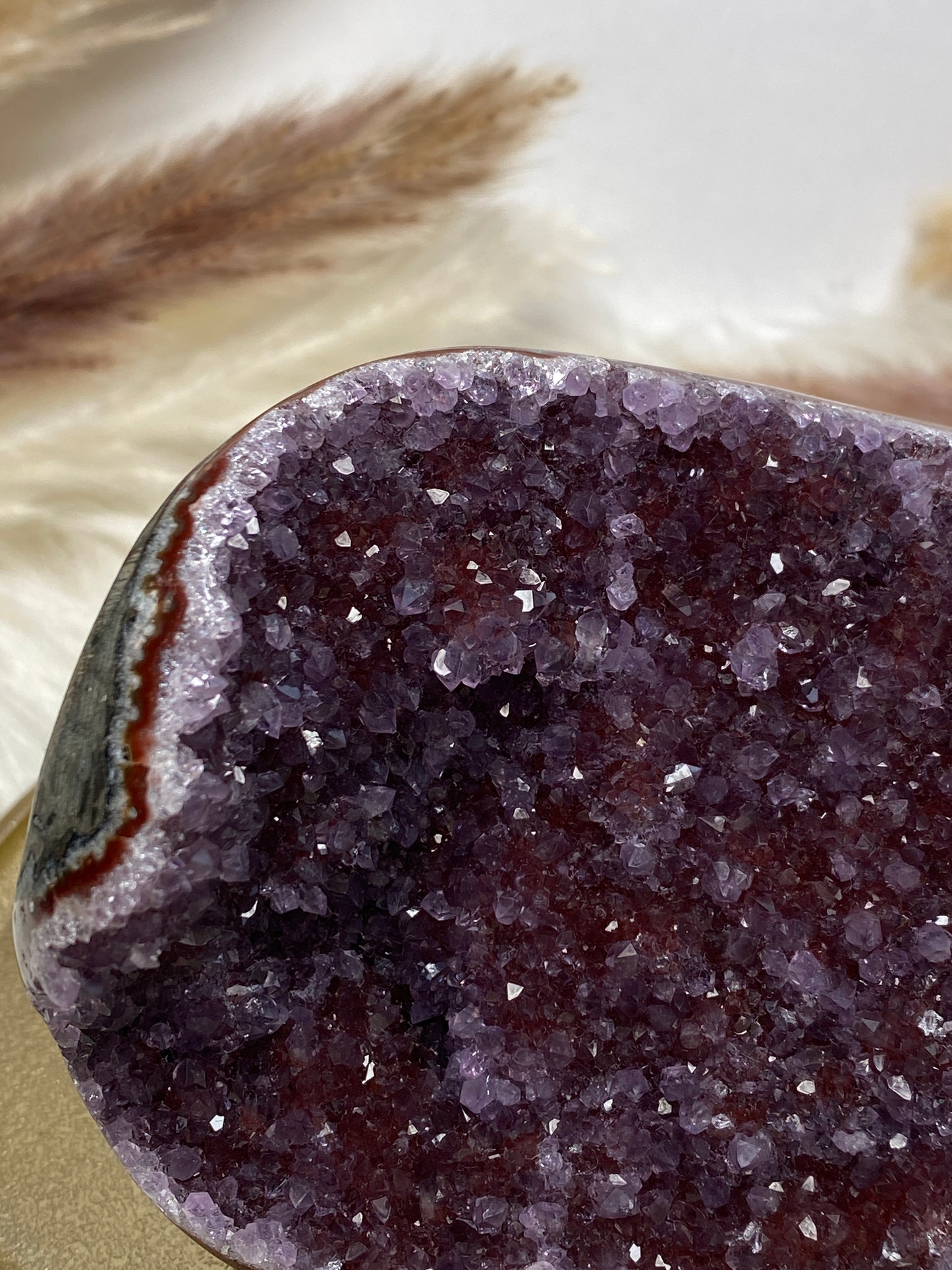 Amethyst Freiform mit Hämatit (1)