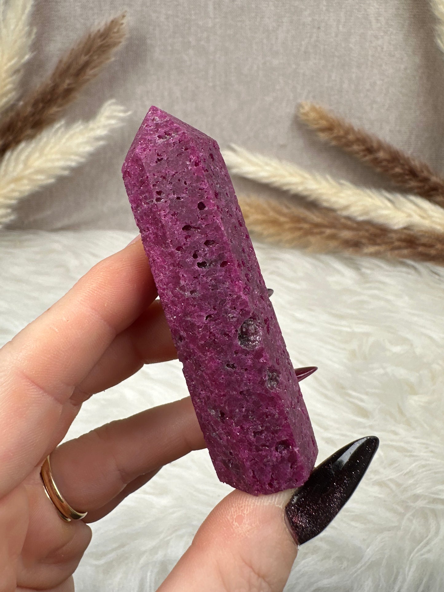 Honigwabenrubin Turm (synthetisch)